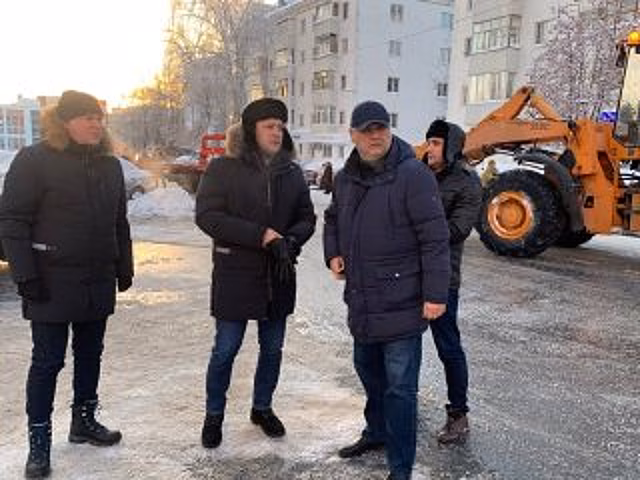 Ратмир Мавлиев пообещал применять меры к управляющим компаниям, которые не чистят снег