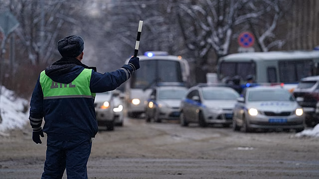 В Москве сотрудника ДПС уволили за покупку машины и коттеджа