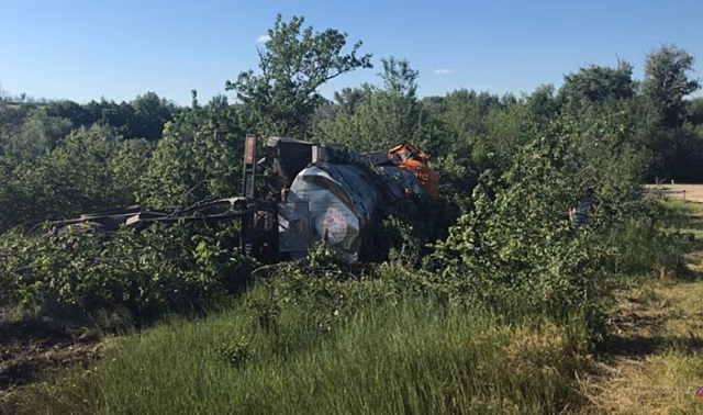 На трассе в Волгоградской области опрокинулся грузовик