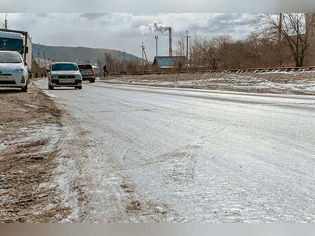 Читинцы продолжают жаловаться на гололёд в городе