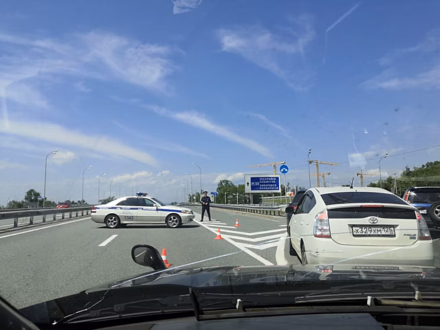 Во Владивостоке перекрыли низководный мост из-за смертельного ДТП