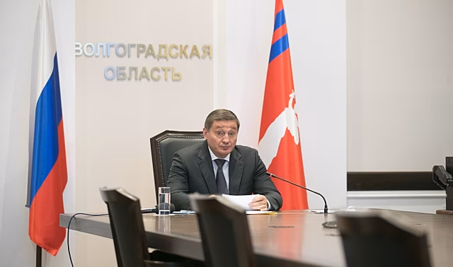 Бочаров поручил открыть движение через Волжскую ГЭС к концу недели