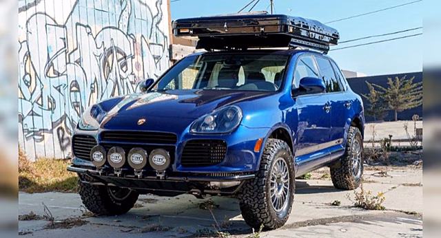 Модифицированный Porsche Cayenne для любителей путешествий выставили на торги