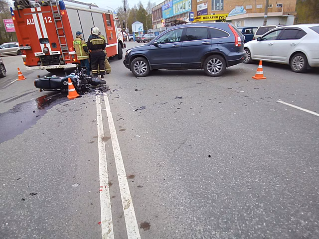 В Кировской области автомобилист не уступил дорогу мотоциклу и устроил аварию
