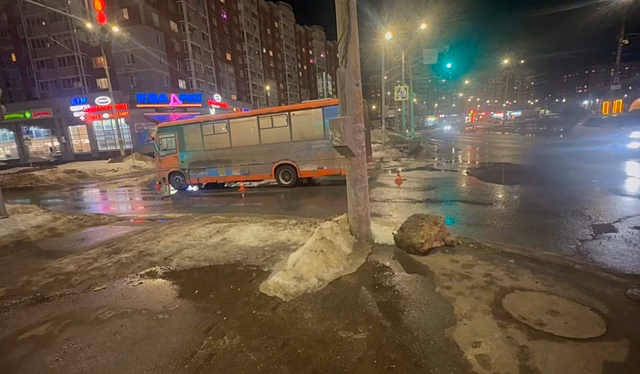 Автобус сбил женщину на пешеходном переходе в Нижнем Новгороде