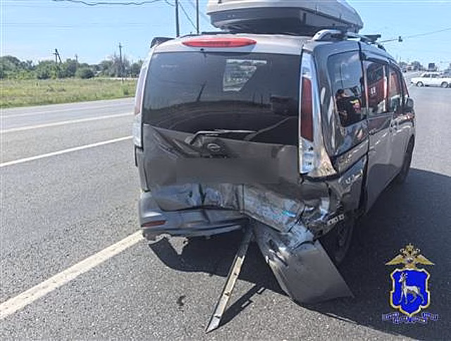 В Сызрани Niva наехала на стоящий автомобиль, пострадали три человека