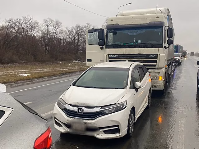 В Самарской области на трассе фура протаранила две легковушки
