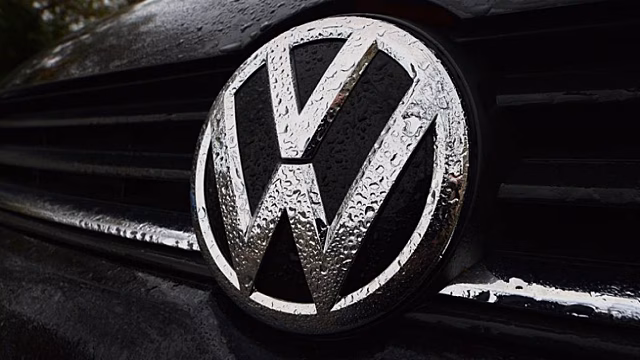 Volkswagen показала фото спортивной версии фургона Transporter