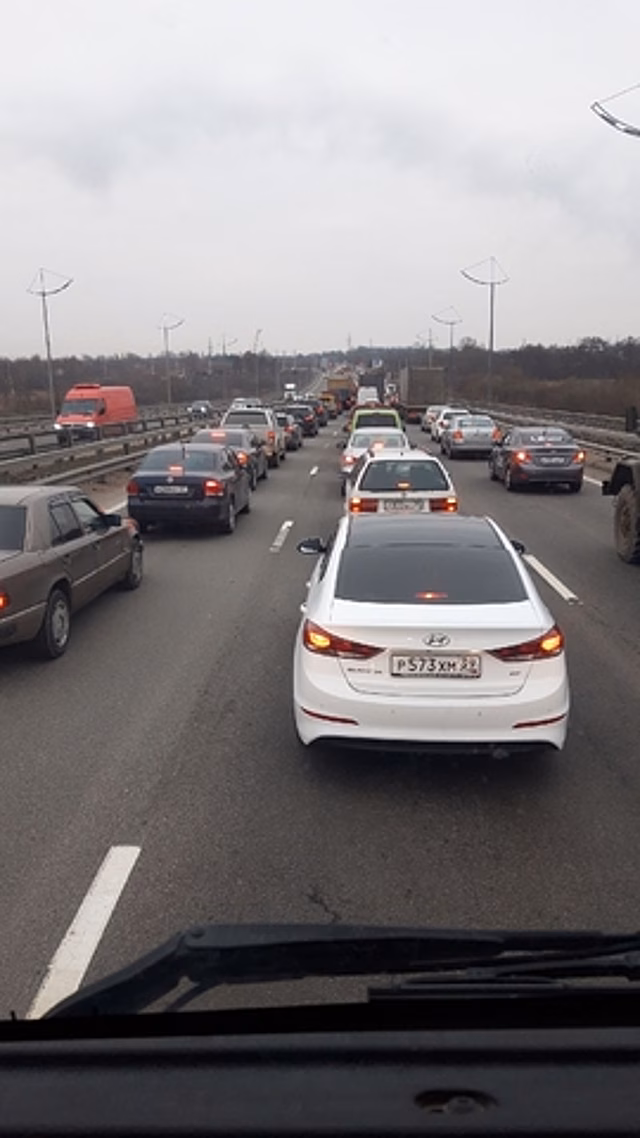 В Калининграде из-за ДТП парализовало движение на Берлинском мосту