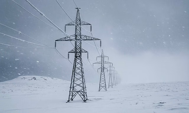 «Россети» начали укреплять опоры ЛЭП в Арктике
