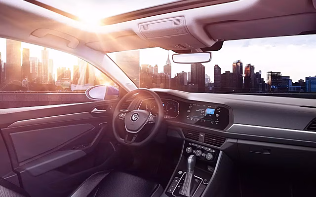 Популярная модель Volkswagen начала загораться на ходу