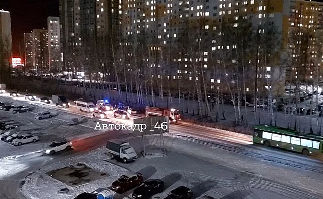 В Курске ДТП вечером 30 ноября затруднило движение в поселке Северный