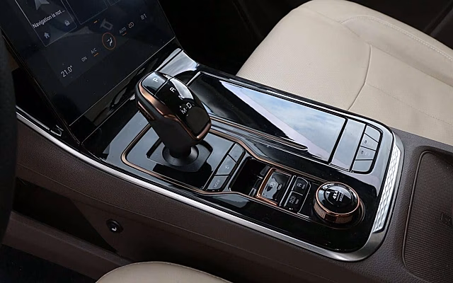 228 л.с., мотор Mitsubishi, полный привод, АКП: этот внедорожник резко подешевел