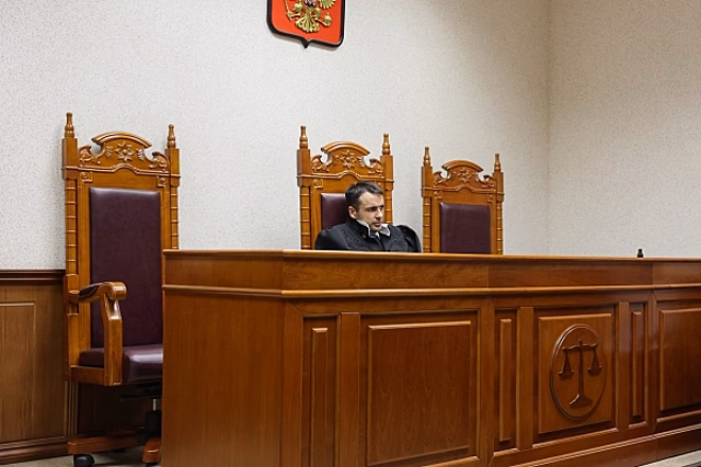 Бывшего главного архитектора Сокола наказали за взятку в 300 тысяч рублей
