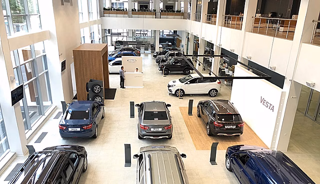 В Химках открыли крупнейший в мире дилерский центр LADA