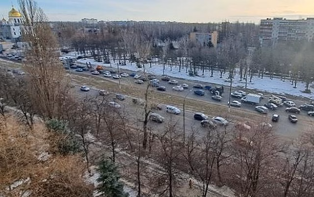В Курске на Энгельса остановилось движение из-за схода трамвая с рельсов