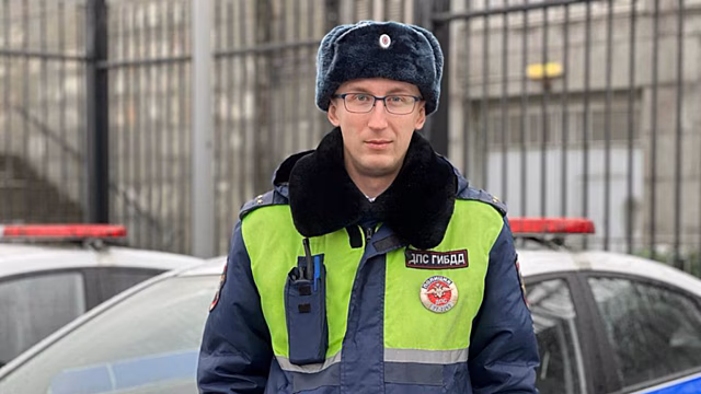 В Москве инспектор ДПС помог рожающей женщине быстро добраться до больницы