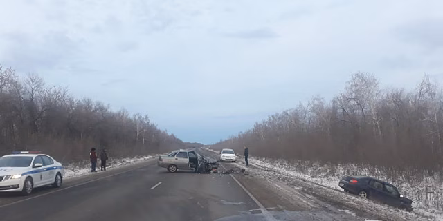 Под Самарой в машину с ребенком влетела иномарка со встречки