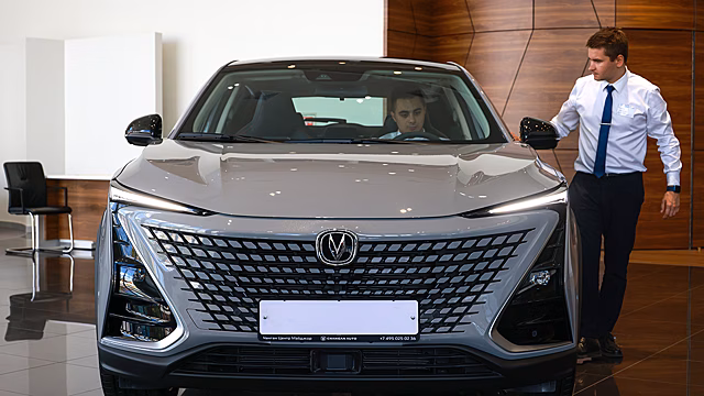 «Хапун» вернулся: россияне выметают из автосалонов новые автомобили