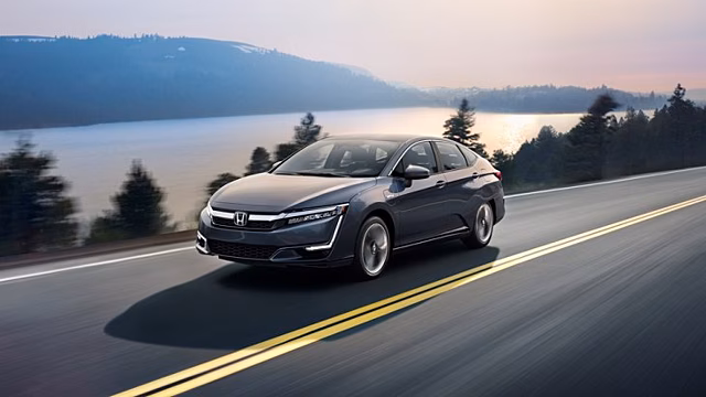 Озвучены цены гибридного седана Honda Clarity