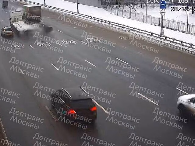 ДТП произошло на внутренней стороне 105-го км МКАД