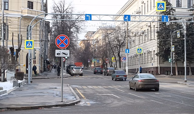 В ночь на 17 февраля в Волгограде возобновили работы по ремонту дорог