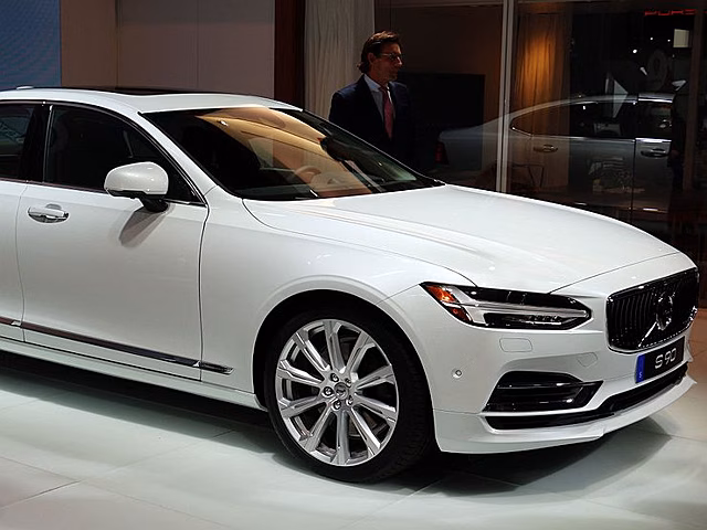 Обновленный Volvo S90 дебютировал в США