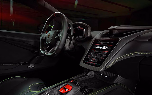 У московского дилера появился в продаже Lamborghini Revuelto с полным приводом