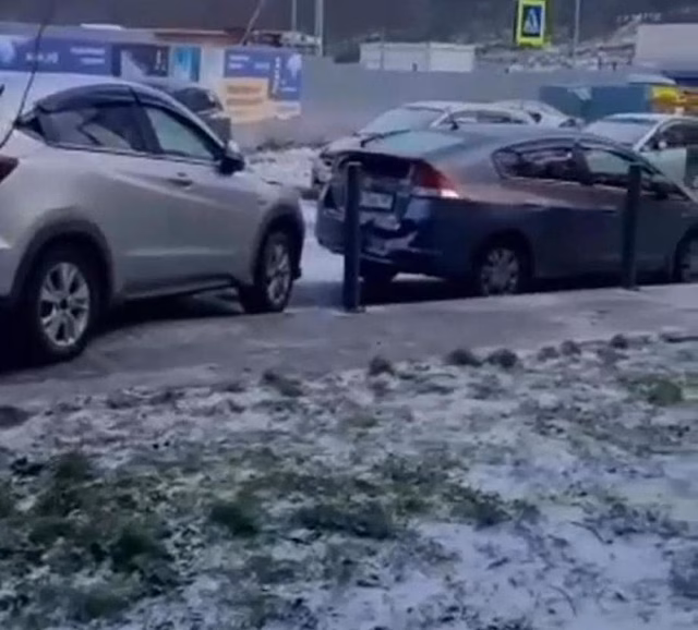 «Дорога оказалось частной»: во Владивостоке произошло массовое ДТП из-за прошедшего циклона