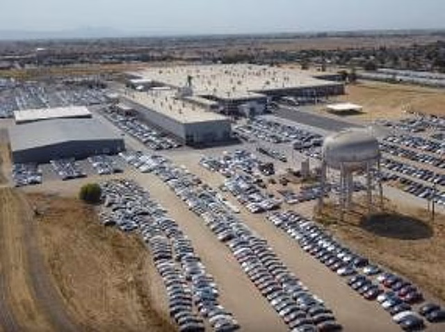 Тысячи автомобилей Tesla остались нереализованными
