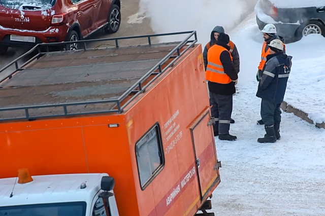 В Красносельском районе Петербурге затопило дорогу на улице Маршала Захарова