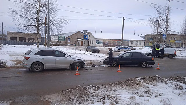 Водителя иномарки госпитализировали с места ДТП в Вологде