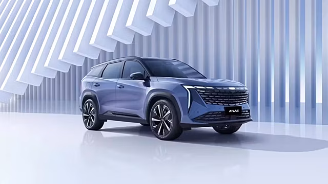 Маленький бак, большой расход и «глюки»: владельцы рассказали про Geely Atlas