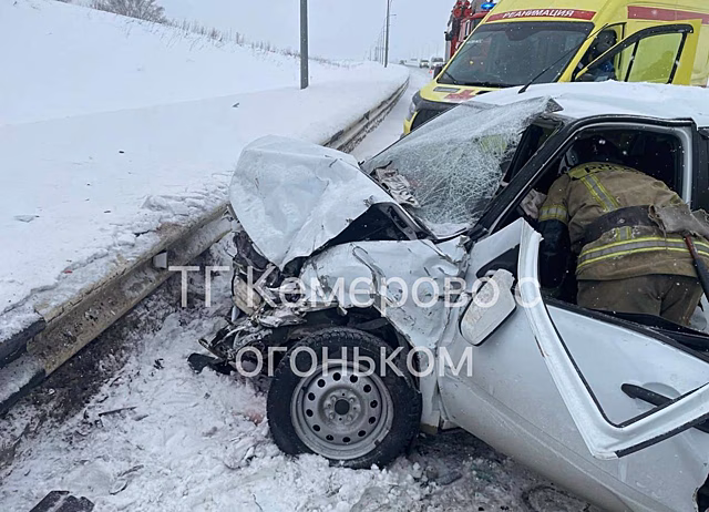 УАЗ с символикой Росгвардии попал в ДТП с четырьмя пострадавшими в Кемерове
