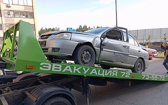 Пьяный тюменец разгромил детскую площадку