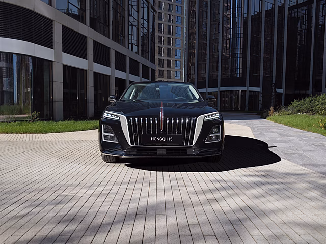 Наследник партэлиты: россиянам стал доступен обновлённый Hongqi H5