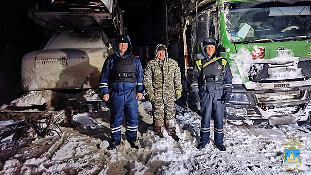 Полиция двое суток обеспечивала безопасность на месте ДТП с участием автовоза в Костромской области