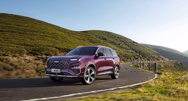 Новый трехрядный Equator от Ford официально поступил на рынок за 2 млн рублей