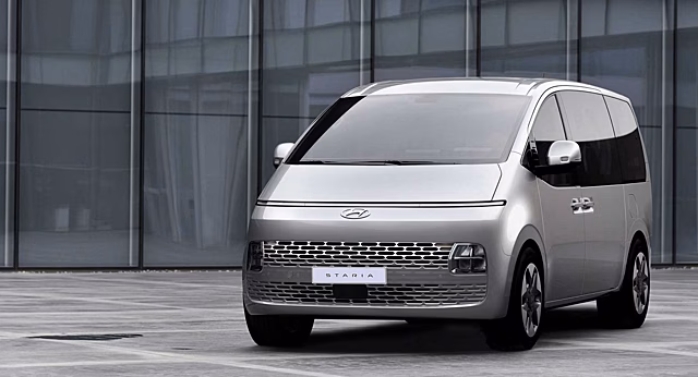 Hyundai Staria Load — практичный вариант футуристического фургона