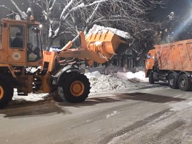 В Уфе решили чистить дороги от снега не круглосуточно, а только ранним утром и ночью