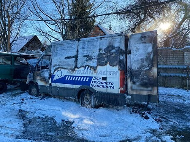 Калининградец погиб, пытаясь спасти собак из горящего фургона
