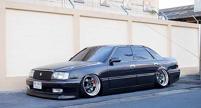 Toyota Crown: История легендарной модели