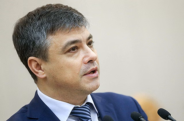 Морозов поздравил работников службы скорой помощи с профессиональным праздником