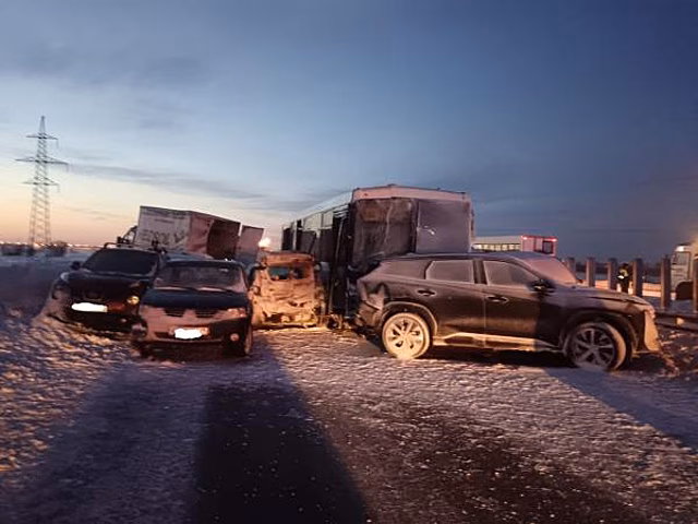 Из-за непогоды в Архангельской области произошли массовые ДТП: эвакуировали 35 автомобилей