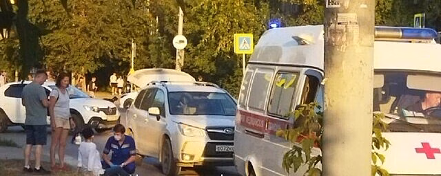 В Перми внедорожник сбил переходившую дорогу на зелёный свет беременную девушку