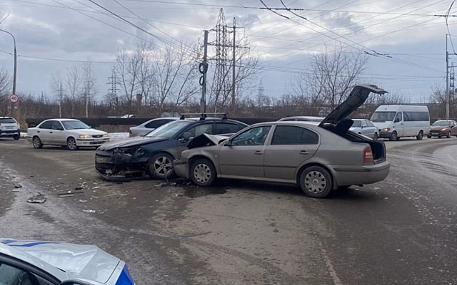 На улице Бирюзова в Рязани при столкновении Citroen и Skoda пострадала 35-летняя пассажирка