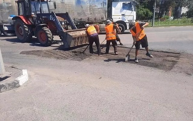 В Курске ямочный ремонт проводят на 14 участках улично-дорожной сети
