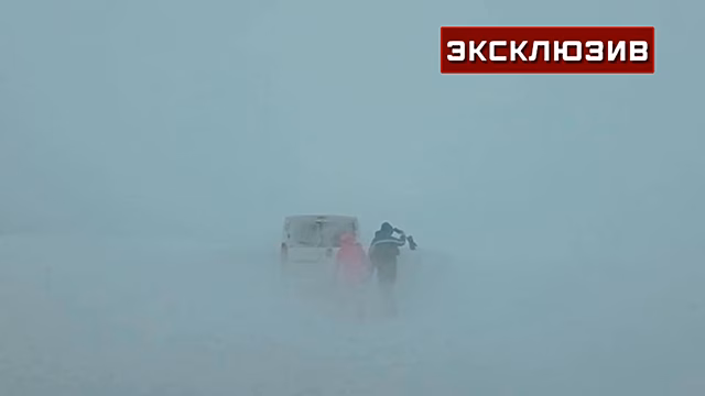 Опубликованы кадры затора из 30 машин на трассе в Мурманске