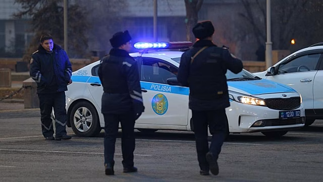 В Казахстане на трассе Екатеринбург - Шымкент опрокинулся автобус