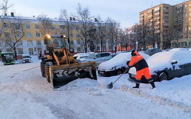 Днём Курск будут очищать от снега 32 единицы техники